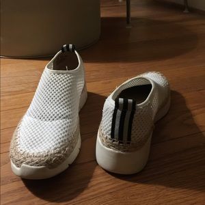 White flat/sneakers